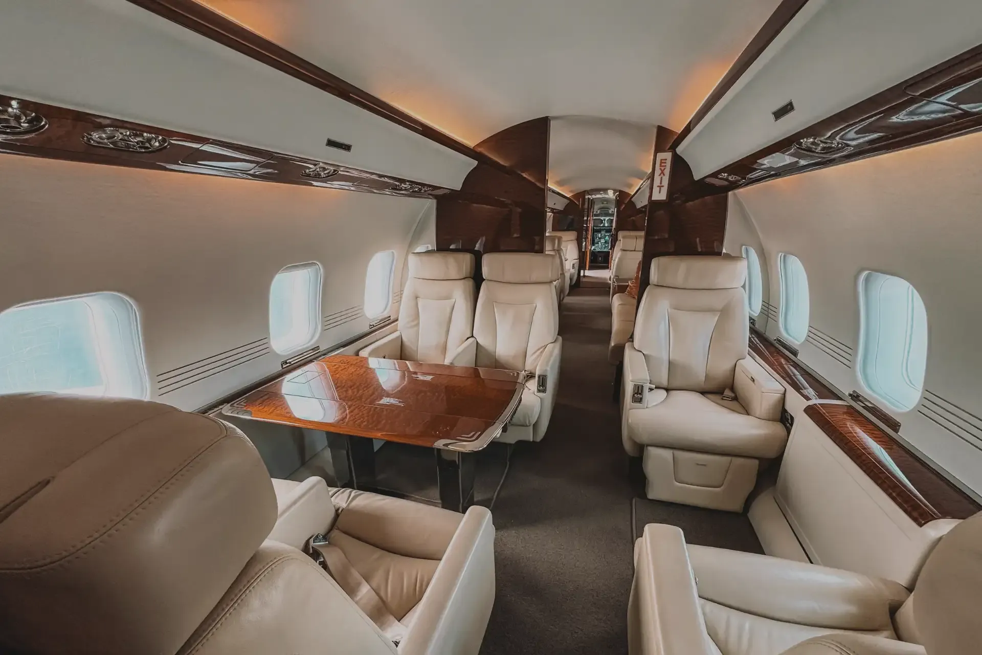 Cabina de un jet privado
